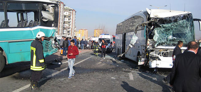 İki otobüs çarpıştı