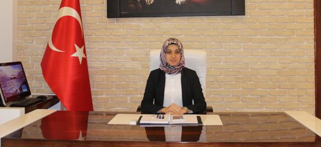 Türkiye'de bir ilk! Başörtülü kaymakam göreve başladı