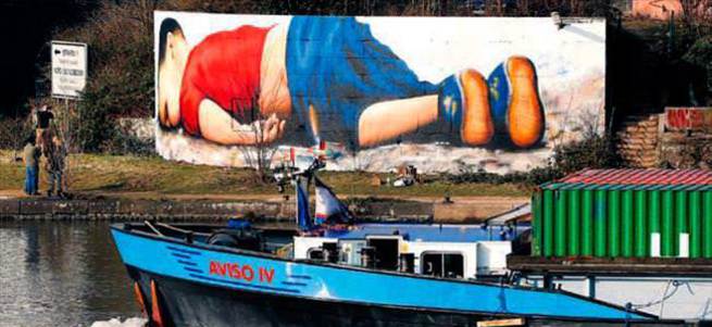 Aylan Kurdi anısına dev duvar resmi