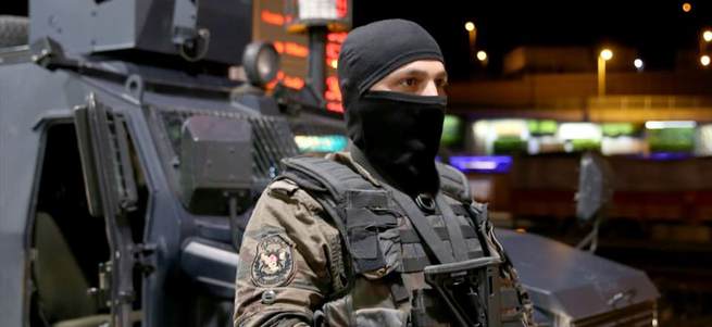 Canlı bombanın avukatına gözaltı