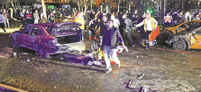 Bombalı aracın kapısını dıştan kaynaklamışlar