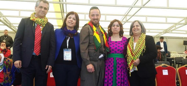 Amedsporlu Deniz Naki HDP'lilerle kol kola!