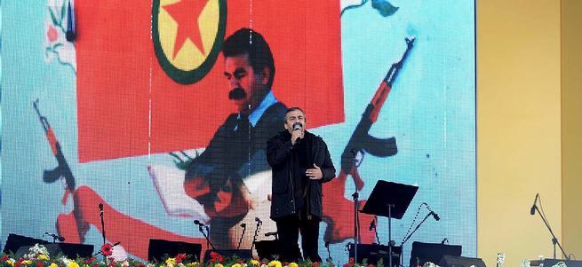 Kalaşnikof altında barış çağrısı
