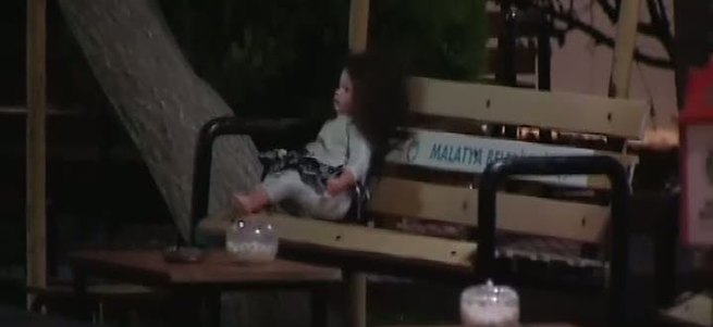 Oyuncak bebek de korkuttu!