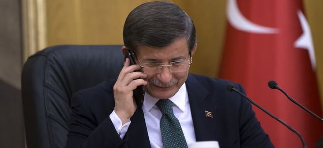 Davutoğlu'ndan canlı yayında zor görüşme
