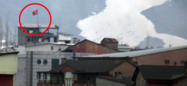 Güvenlik güçleri o bölgeye Türk bayrağı dikti