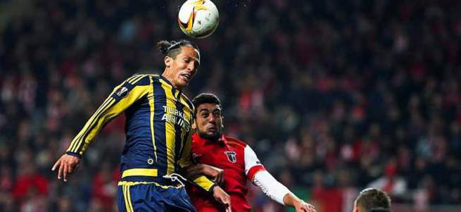 Fenerbahçe'de 4 futbolcu gidiyor, 2 futbolcu geliyor