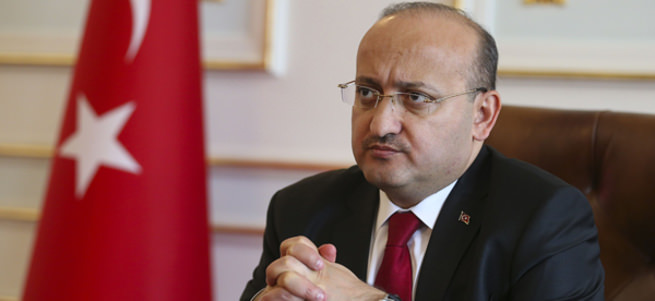 Başbakan Yardımcısı Akdoğan: Erdoğan sevgisi neden bazılarını çıldırtıyor?