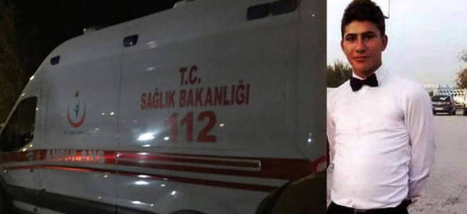 Rayların üzerinde sohbet ederken tren çarptı!