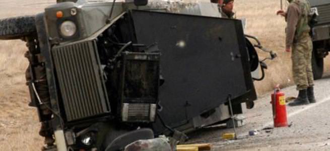 Van'da askeri araç devrildi: 13 yaralı