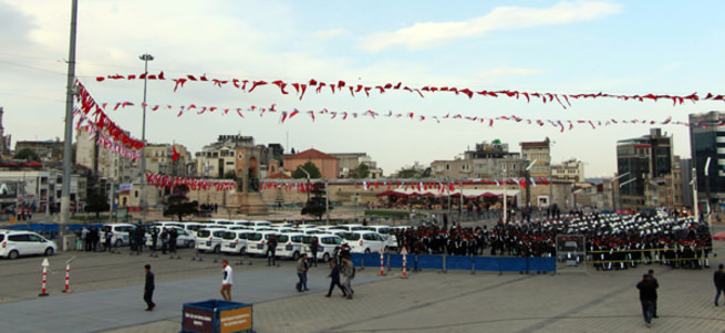 İstanbul'da alarm! Taksim Meydanı'nda kuş uçurtulmuyor