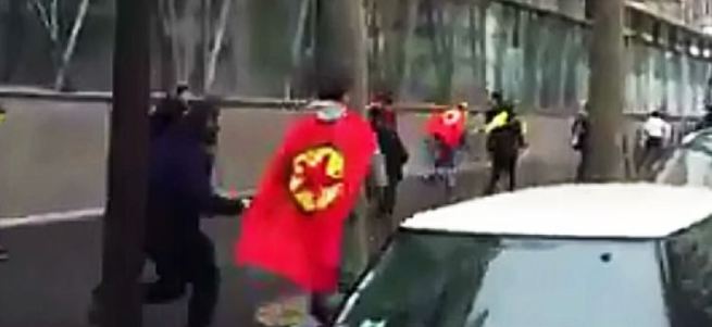PKK'lılar Ermenistan'ı protesto eden Azerilere saldırdı