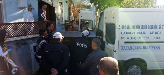 75 yaşındaki annesini başını keserek öldürdü