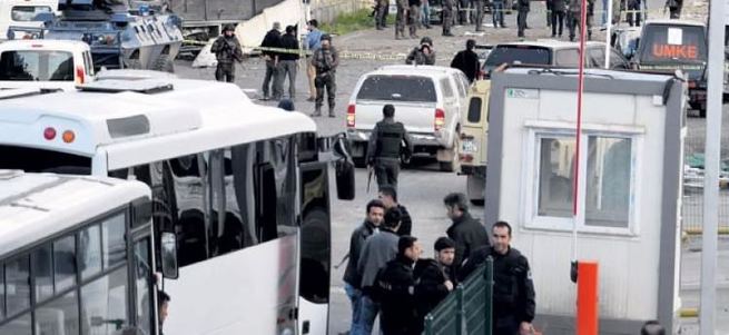 Üç saatlik keşif sonrası bombalı aracı patlattılar