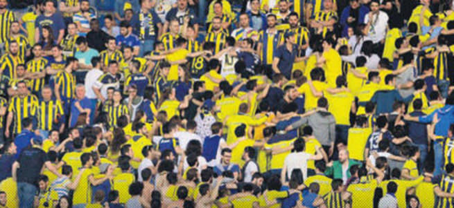 Tribünler 2'ye bölündü