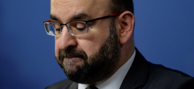 İsveç'te Türk Bakan Mehmet Kaplan istifa etti