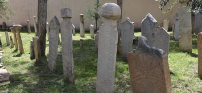 Osmanlı Mezarlığı'nda kameralı önlem