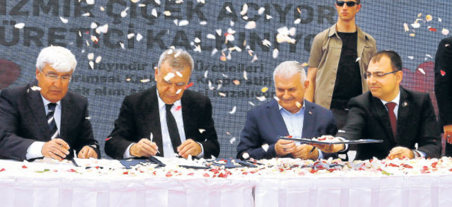 CHP'li Kocaoğlu ile Binali Yıldırım külliye açtı