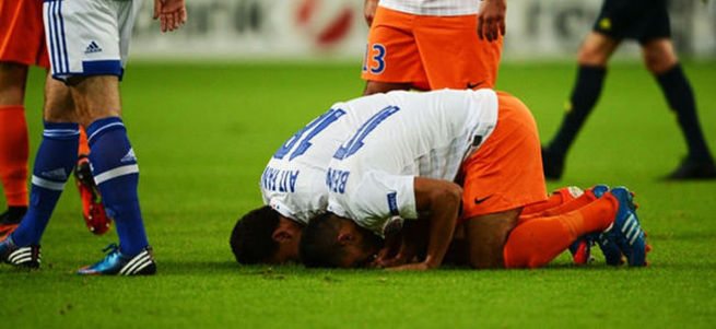 Statta ibadet eden Müslüman futbolculara ceza!