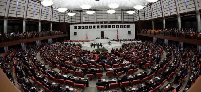 HDP'li kadın vekiller Meclis'te terör estirdi