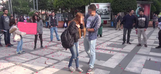 Evlilik teklifine beklenmedik tepki!
