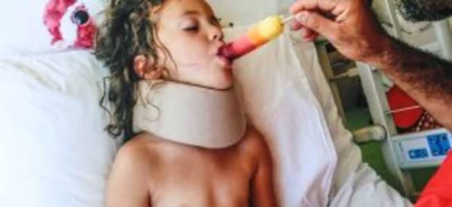 Boynu kırılan kızını, dişlerini kırarak hayata döndürdü
