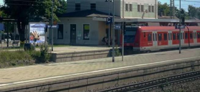 Almanya'da tren istasyonunda yolculara bıçaklı saldırı