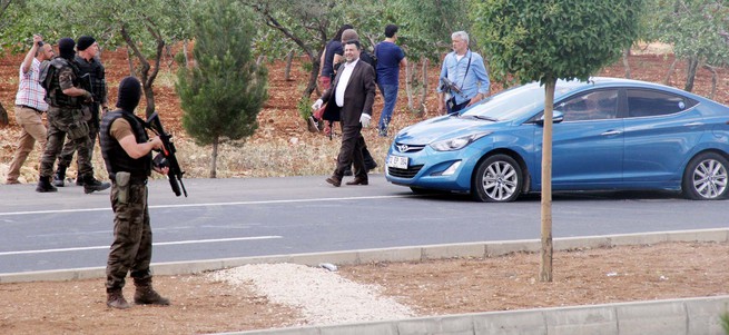 Şanlıurfa'da otomobildeki PKK'lılar polise ateş açtı