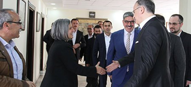 Ekrem Dumanlı, 'polis muhbirleri'nin isimlerini elden Kışanak'a teslim etti