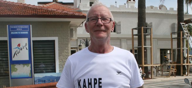 İngiliz'den turistlere tişörtlü mesaj!
