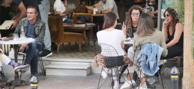 Eski aşıkların sohbeti yarım kaldı