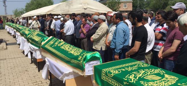 PKK'nın katlettiği köylüler defnedildi