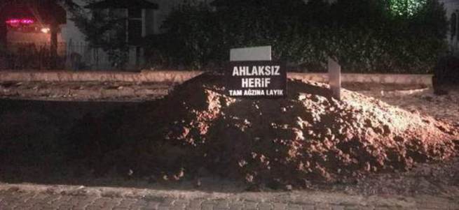 Cumhurbaşkanı'na hakaret eden CHP'liye gübreli protesto