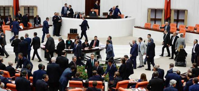 CHP milletvekilleri TBMM'yi terk ediyor