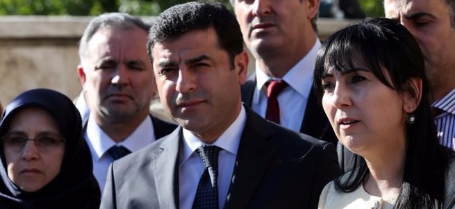 Demirtaş hakim ve savcılara 'kendi ayağımızla gelmeyeceğiz' dedi