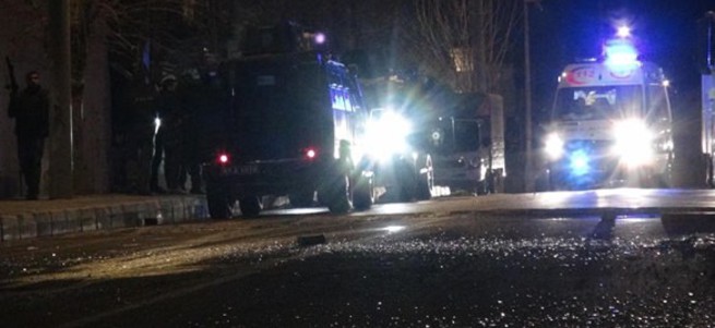 Mardin'de karakola bombalı araçla saldırı!