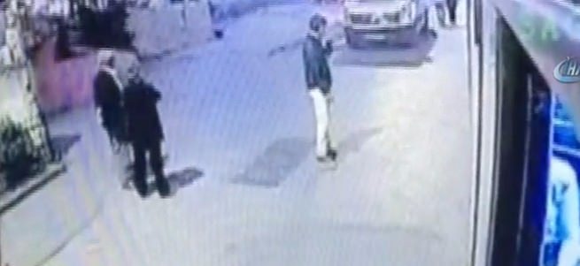 Yolcu otobüsüne el yapımı bomba attılar
