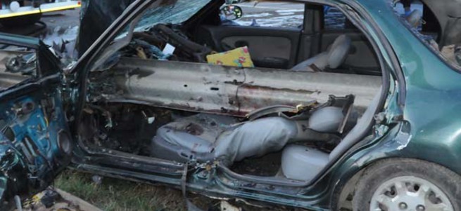 Kocaeli'de araba bariyere girdi: 1 ölü