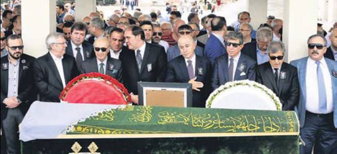 Özdemir’in annesi son yolculuğuna uğurlandı