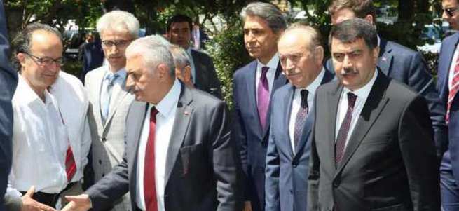 Başbakan Binali Yıldırım yaralıları ziyaret etti