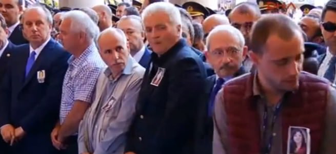 Şehidin eşi cenazede Kılıçdaroğlu'nun yanında durmadı