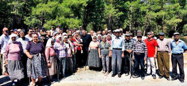 Köylüler 1 aydır ağaç nöbetinde