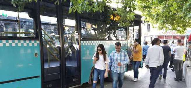 Beşiktaş'ta halk otobüsü yolcuları ezdi