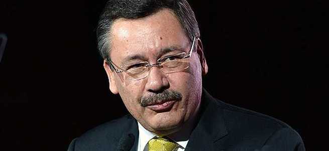 Melih Gökçek'ten metroda kadınlar vagonu ayrı olsun mu anketi
