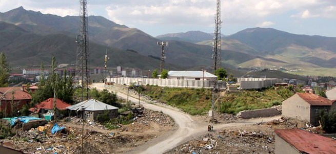 Yüksekova’da artık çukurlar kazılamayacak