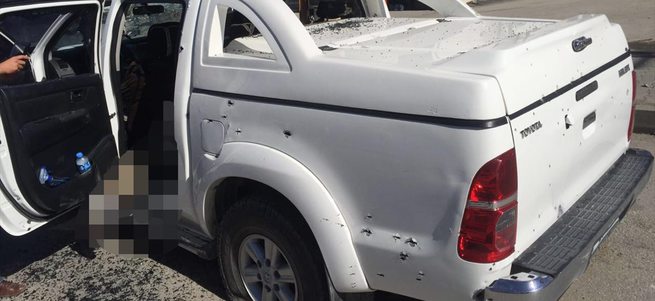 Van'da öldürülen teröristler belediye aracından çıktı