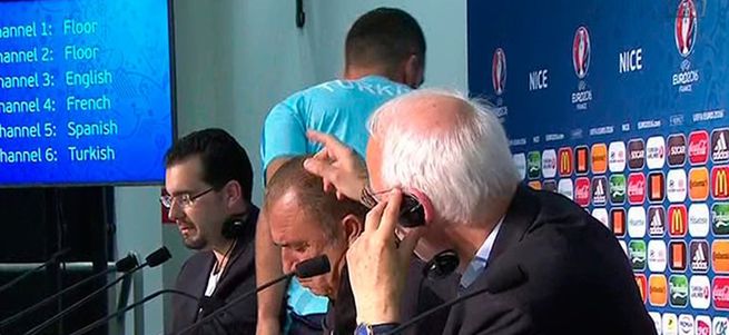 Arda Turan basın toplantısından erken ayrıldı
