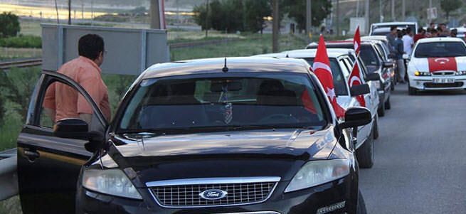 Kahraman'a konvoylu karşılama