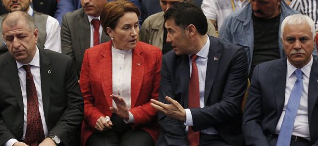 MHP'de Çağrı Heyeti'nin topladığı olağanüstü kongre devam ediyor