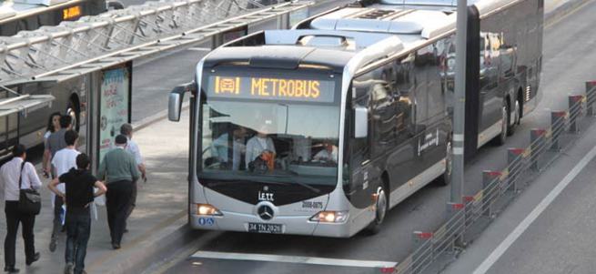 Metrobüs sapığı aranıyor